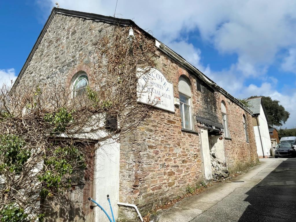 Lot: 34 - FREEHOLD BUILDING WITH PLANNING FOR CONVERSION - Photo showing exterior of building